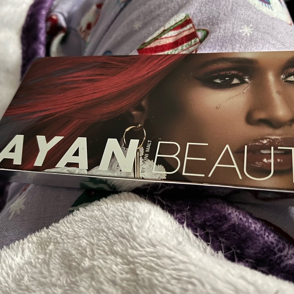 Ayan Eyeshadow Palette 10 Pan Pigment Palette this is at its lowest price.